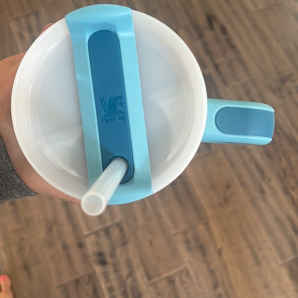 Stanley 40oz Tumbler - Picture 3 of 4